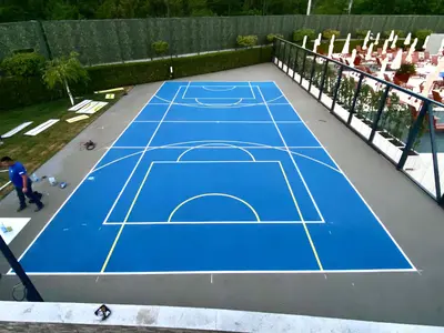 Pistă de atletism roșie cu marcaje World Athletics — lucrare #20, instalată de Atess Professional Flooring