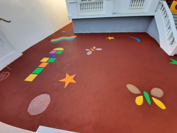 Loc de joacă cu pardoseală EPDM colorată — lucrare #8, instalat de Atess Professional Flooring